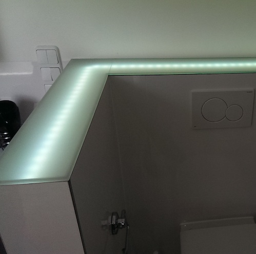 Glasablage mit LED Beleuchtung